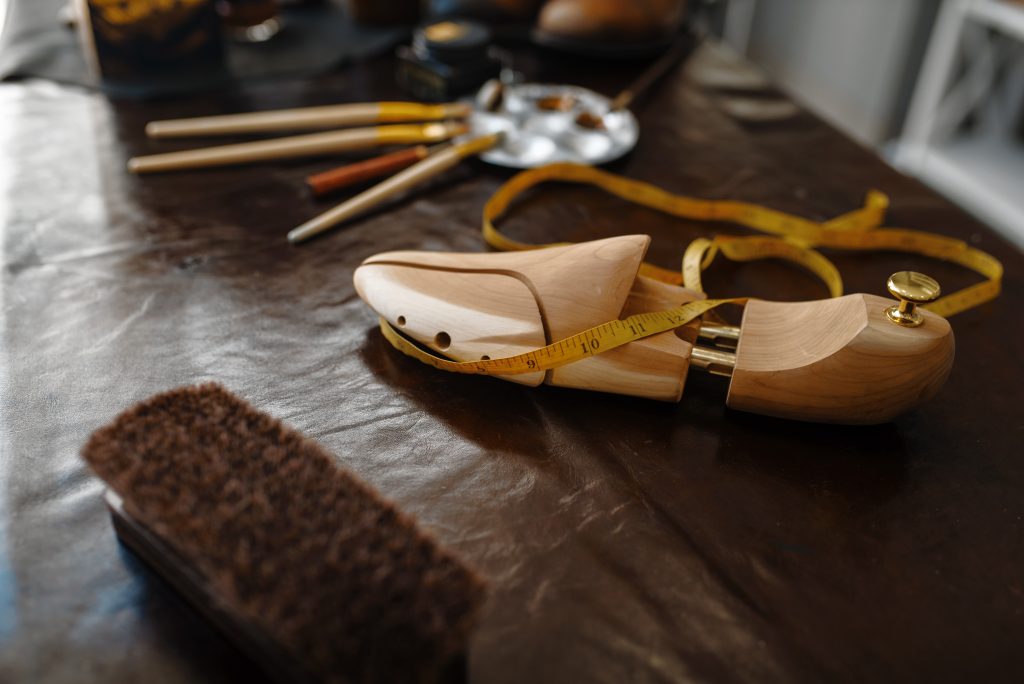 This is how a truly handcrafted shoe is made: noble materials, expert hands, and a process that leaves a mark