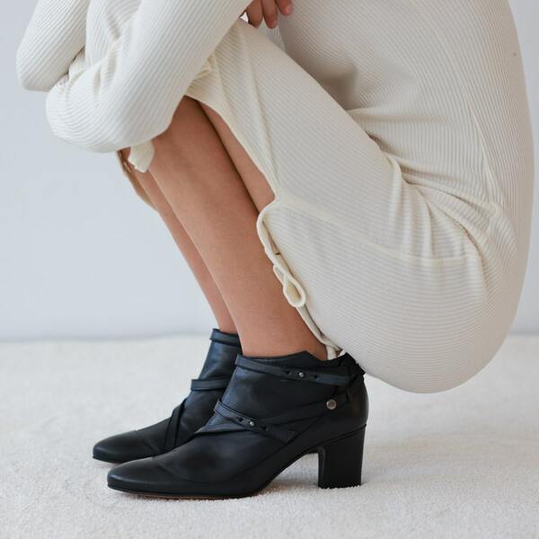 Egina Black