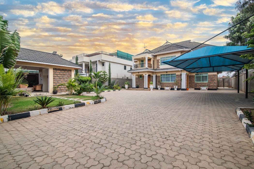 5bdrm Mansion in Chyuna Estate