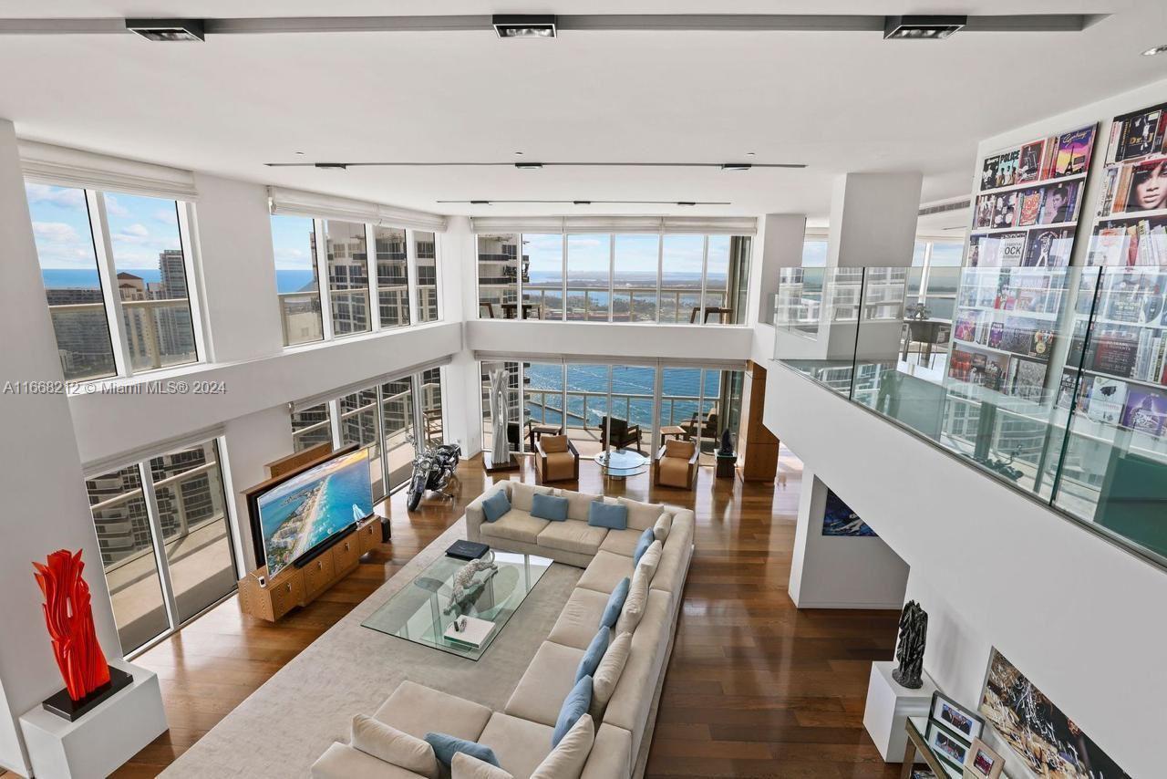 Downtown Luxury Apartment