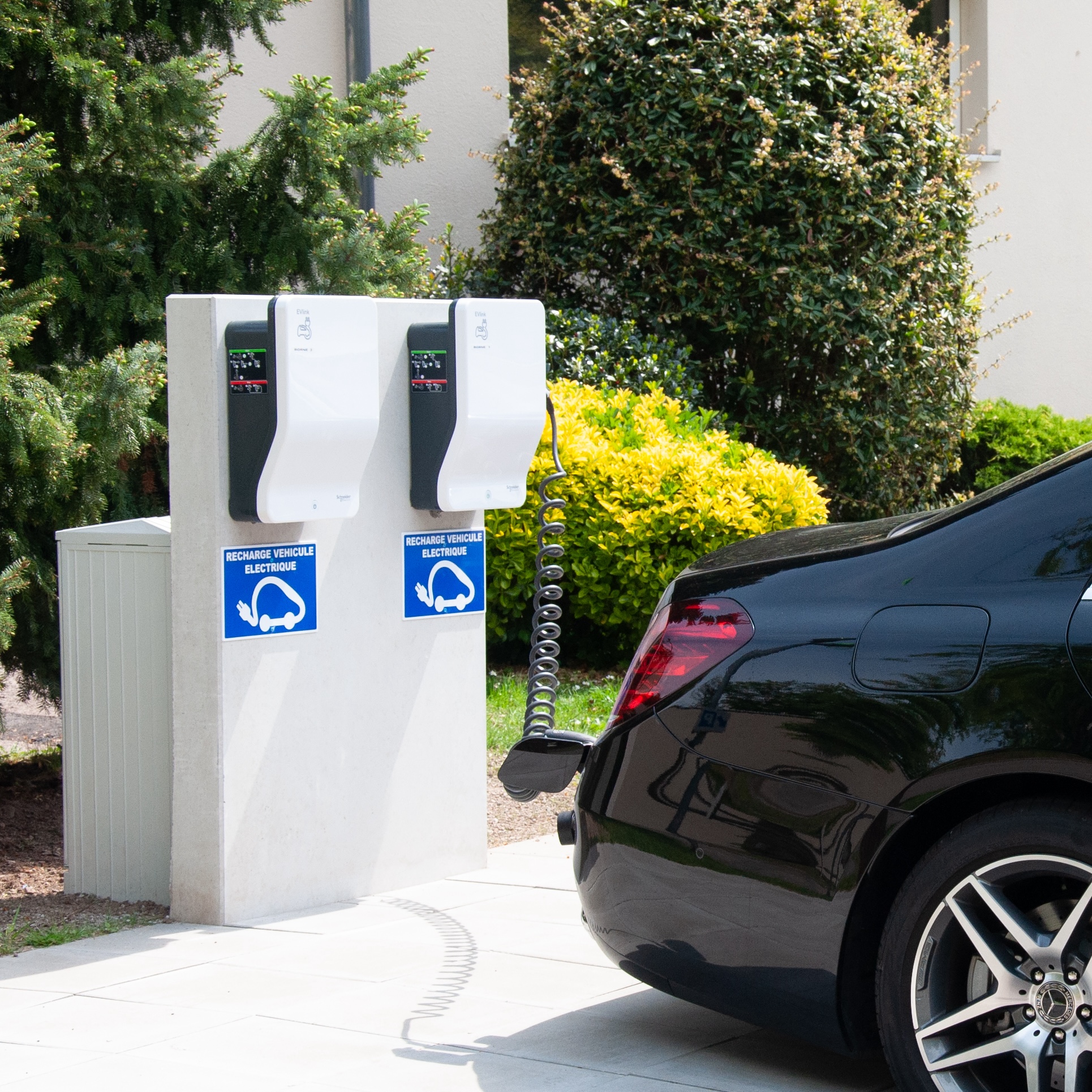 Bornes de recharge pour établissements publics