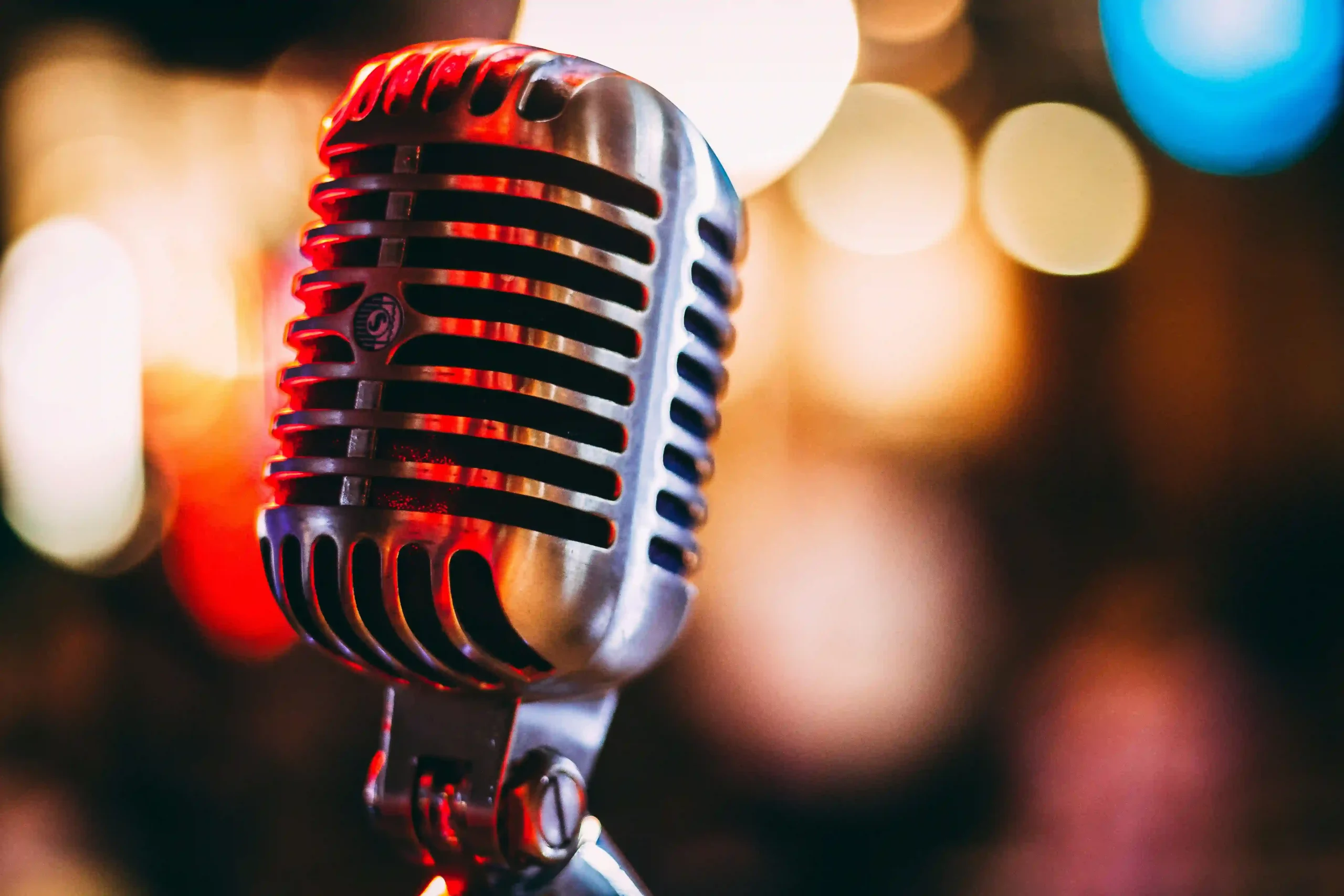 Retro microphone