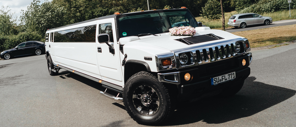 Weiße Fiestalimo Stretchlimousine in Köln